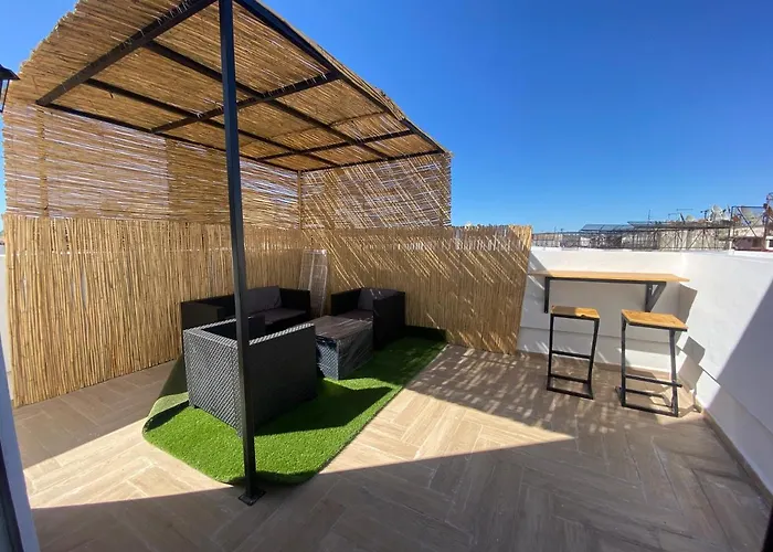 Spacious New 1-Bedroom Unit In Downtown W Terrace And Free Parking