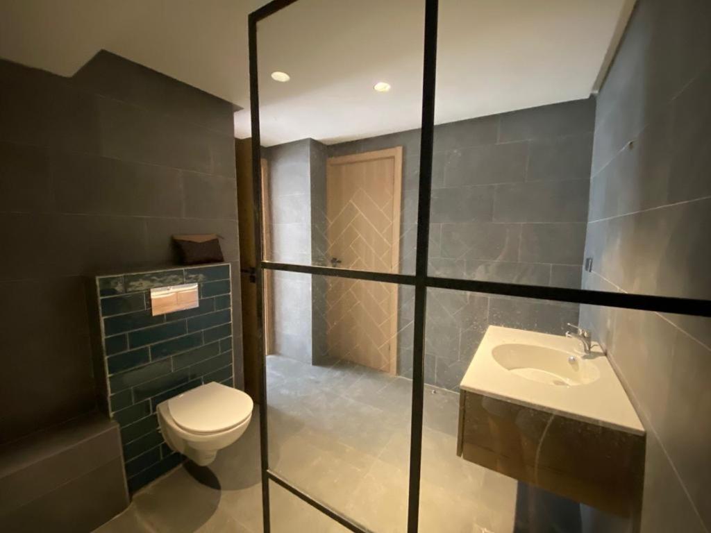Spacious New 1-bedroom Unit In Downtown W Terrace And Free Parking Casablanca