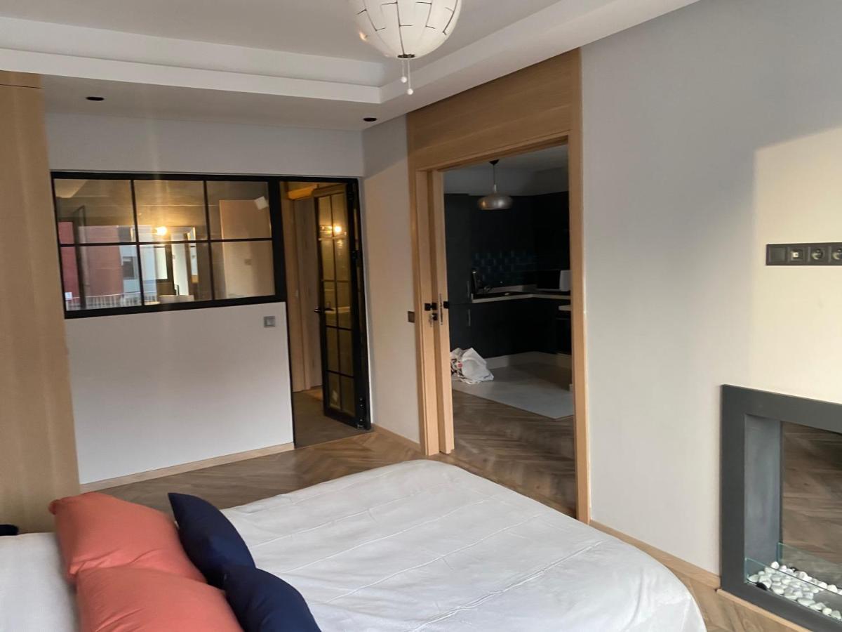 Spacious New 1-bedroom Unit In Downtown W Terrace And Free Parking